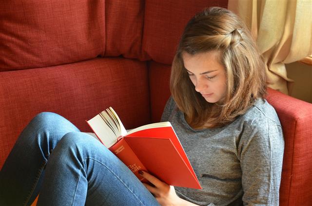 ‘독서의 계절’ 가을이 다가온 가운데 유럽 연구자들이 독서를 하면 뇌의 시각 영역도 함께 자극돼 시각 기억력도 좋아진다는 연구결과를 발표해 주목받고 있다. 픽사베이 제공
