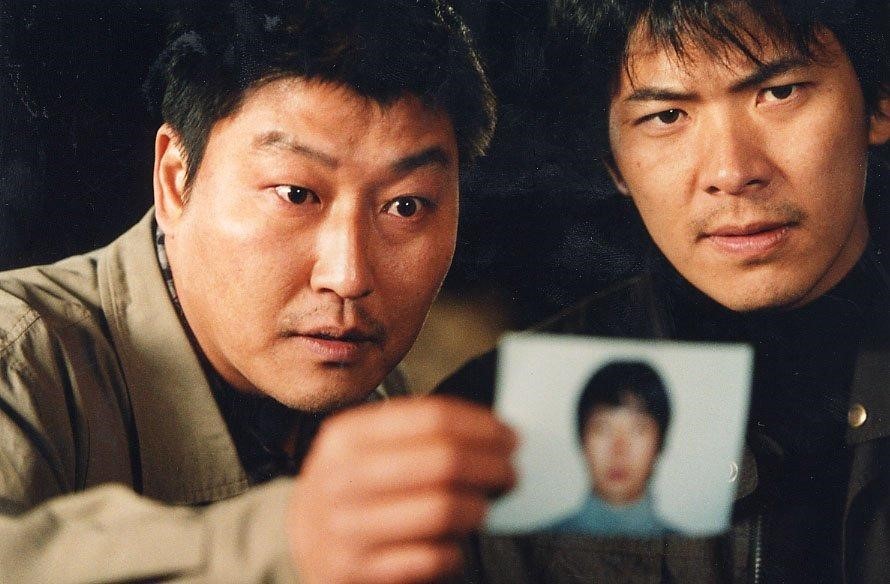 화성연쇄살인사건을 소재로 한 봉준호 감독의 2003년 영화 ‘살인의 추억’한 장면