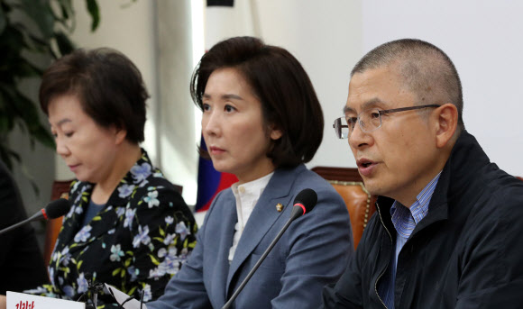 자유한국당 황교안 대표가 19일 오전 국회에서 열린 최고위원회의에서 발언하고 있다. 2019.9.19 연합뉴스