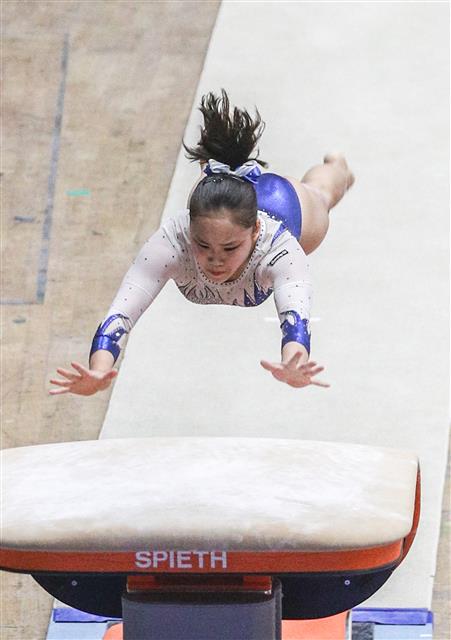 ‘도마 여왕’ 여서정이 19일 서울 잠실실내체육관에서 열린 제100회 전국체육대회 체조대회 여자 고등부 도마 경기에서 혼신의 연기를 선보이고 있다.  제100회 전국체전은 10월4일부터 10일까지 서울 잠실주경기장 등 72개 경기장에서 17개 시·도 선수단 등 30,000여 명이 47개 종목(정규45, 시범2)에서 자웅을 겨룬다. 2019.9.19 뉴스1