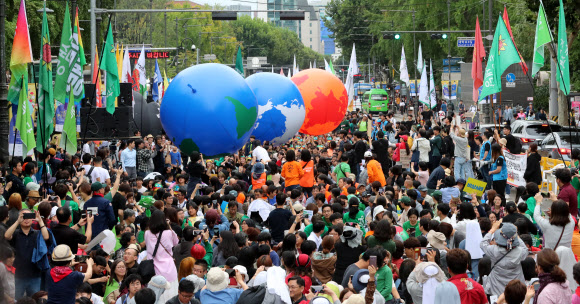 ‘기후변화로 부터 지구를 지킵시다’