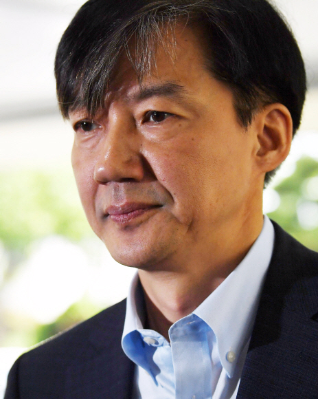 조국 법무부 장관이 24일 국무회의가 열리는 정부서울청사로 들어서고 있다.2019. 9. 24. 박윤슬 기자 seul@seoul.co.kr