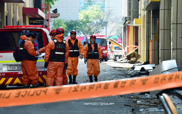 화재가 발생했던 서울 제일평화시장에서 24일 경찰 및 소방관들이 현장감식작업을 하고  있다.   2019. 9. 24 이종원 선임기자 jongwon@seoul.co.kr