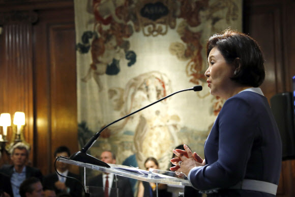 유니세프 콘퍼런스에서 연설하는 김정숙 여사