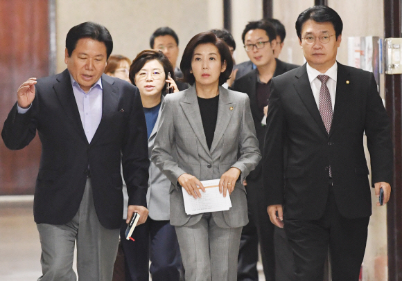 자유한국당 나경원 원내대표가 25일 오전 국회에서 열린 원내대표-중진의원 회의에 참석하고  있다. 2019.9.25. 김명국선임기자 daunso@seoul.co.kr