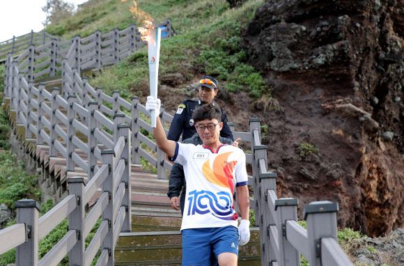 독도에서 전국체전 성화봉송