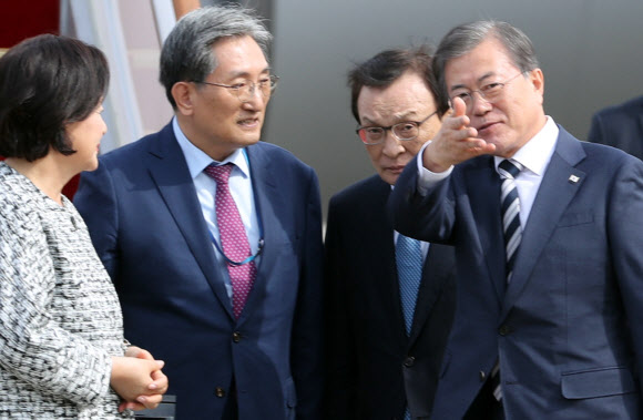 문 대통령, 미국일정 마치고 귀국