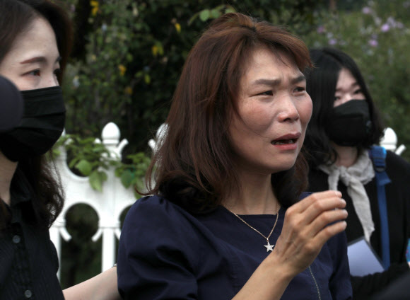 울고 있는 DLF·DLS 상품 피해자 차호남 씨