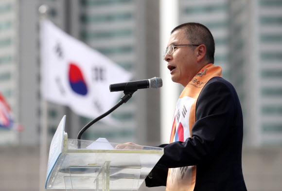 추도사하는 황교안 대표