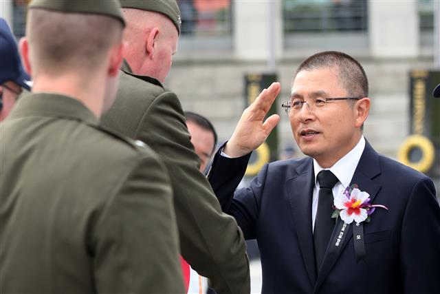 황교안 대표의 거수경례