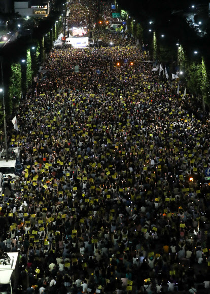 중앙지검 앞에서 열린 검찰 개혁 촉구 촛불 문화제