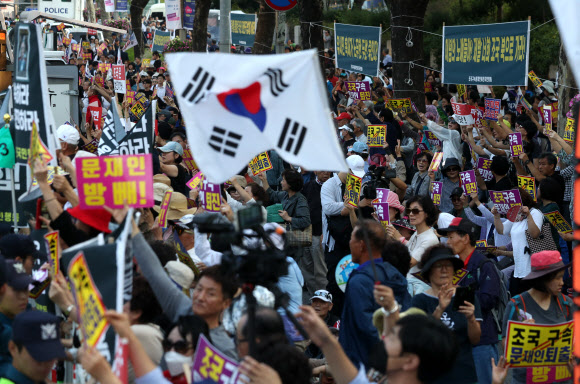 조국 법무부 장관 사퇴 촉구하는 참석자들