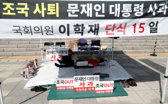 조국 사퇴 요구하며 단식농성 이어가는 이학재 의원