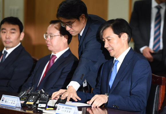 조국 법무부 장관이 30일 정부과천청사에서 열린 제2기 법무?검찰 개혁위원회 발족식에 참석하고 있다.2019. 9. 30. 박윤슬 기자 seul@seoul.co.kr