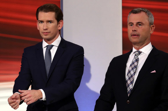 제바스티안 쿠르츠(왼쪽) 오스트리아 국민당 대표. AP 연합뉴스