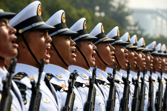 1일 오전 신중국 건국 70주년 기념일을 맞아 베이징(北京) 톈안먼(天安門) 광장에서 역대 최대 규모의 열병식 등 축하 행사가 열렸다. 신화=연합뉴스