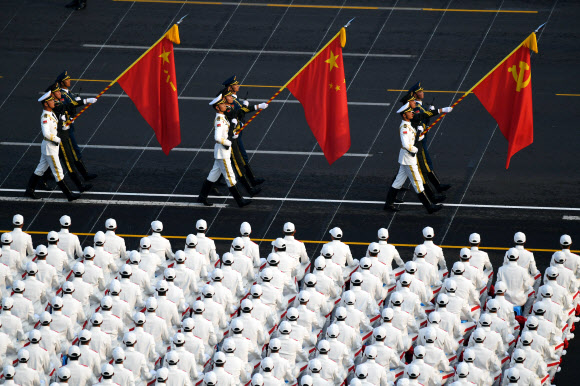 1일 오전 신중국 건국 70주년 기념일을 맞아 베이징(北京) 톈안먼(天安門) 광장에서 역대 최대 규모의 열병식 등 축하 행사가 열렸다. 신화=연합뉴스