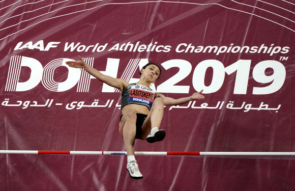 라시츠케네, 세계육상선수권 女높이뛰기 3연패