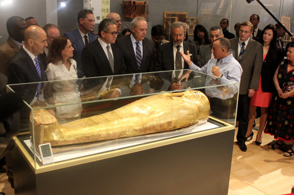 고대 이집트 황금관 언론 공개