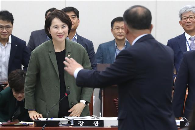 이야기 나누는 유은혜-이찬열