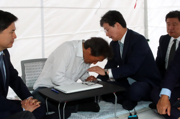 이학재 위로하는 바른미래당 유승민