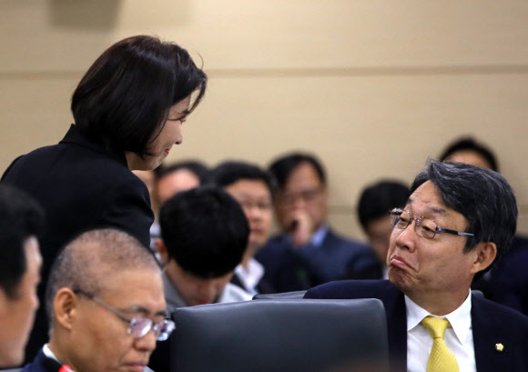 인사나누는 나경원 김성식