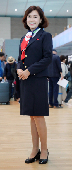 8기 유니폼으로 1980년 부터 1986년까지 대한항공의 로고에 지금의 태극 무늬가 도입된 첫 태극무늬 유니폼이다.  왼쪽 붉은색 행겨칩이 인상적이다. 공항사진기자단 2019.10.02