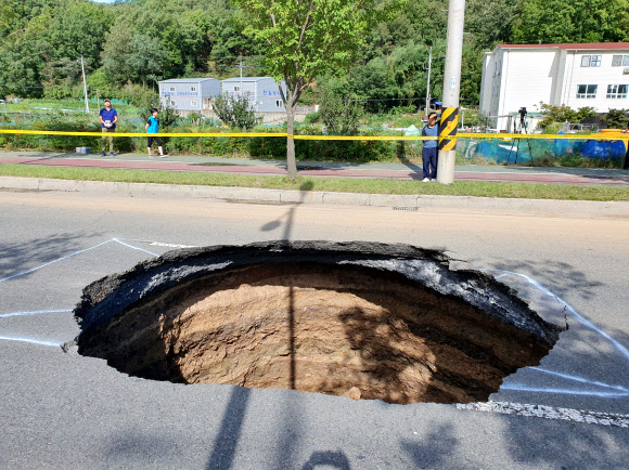 포항 도로에 싱크홀