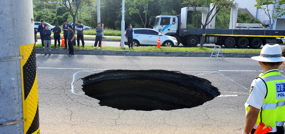 포항 도로에 싱크홀