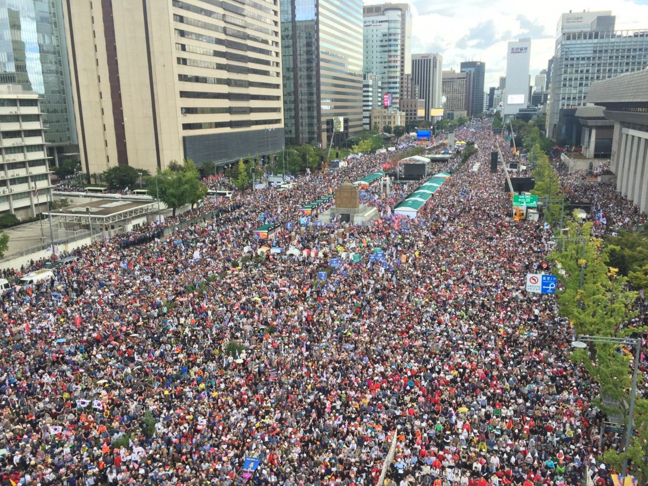집회로 가득 찬 광화문광장