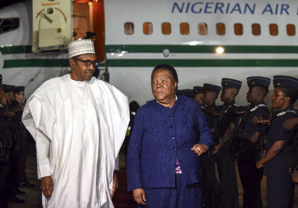 남아프리카공화국을 방문한 무함마두 부하리(왼쪽) 나이지리아 대통령.-EPA 연합뉴스