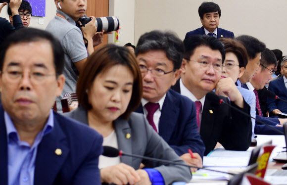 방통위원장 외면한 자유한국당 의원들