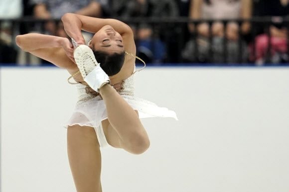 미국의 미라이 나가수가 5일(현지시간) 일본 도쿄 북부 사이타마 슈퍼 아레나에서 열린 ‘일본 오픈 피겨 스케이팅 팀 대회’에서 여자 프리 스케이팅 루틴 중 멋진 연기를 펼치고 있다. AP 연합뉴스