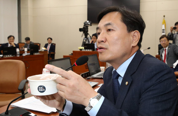 국정감사장에 등장한 떡볶이