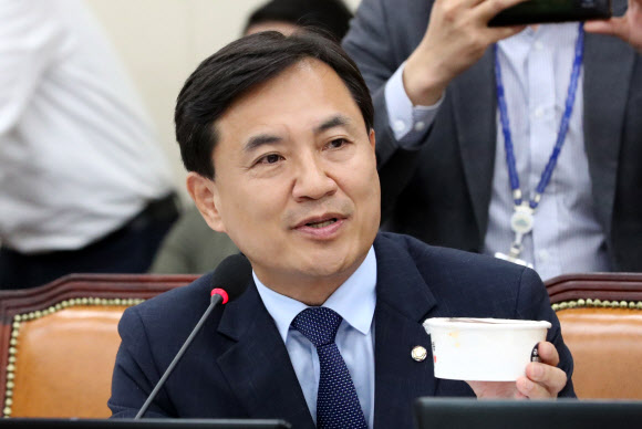 국정감사장에 등장한 떡볶이