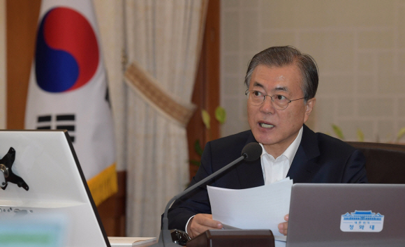문재인 대통령이 8일 오전 청와대에서 열린 국무회의에서 모두발언을 하고 있다. 2019. 10.08. 도준석 기자pado@seoul.co.kr