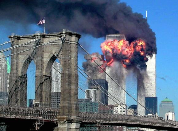 2001년 9월 11일 이슬람 테러조직인 알카에다는 미국 뉴욕 쌍둥이 빌딩에 대한 테러를 가해 전 세계를 충격에 빠뜨렸다. 통계에 따르면 2000~2015년까지 매년 61개의 새로운 테러집단이 생겨나 전 세계적으로 테러 공격이 그 이전과 비교해 평균 800% 늘어났다. 서울신문DB