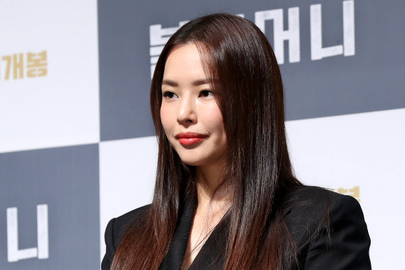 카리스마 겸비한 이하늬