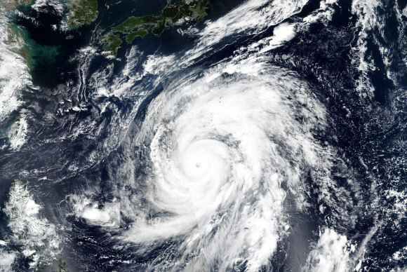 일본 접근 태풍 ‘하기비스’ 위성사진