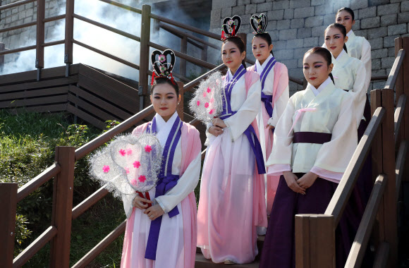 하늘에서 내려온 ‘삼선녀’