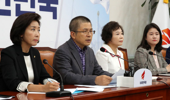 자유한국당 황교안 대표가 14일 오전 국회에서 열린 최고위원회의에서 발언하고 있다. 2019.10.14  연합뉴스