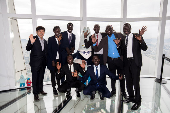 故이태석 신부 남수단 제자들, 서울스카이 방문