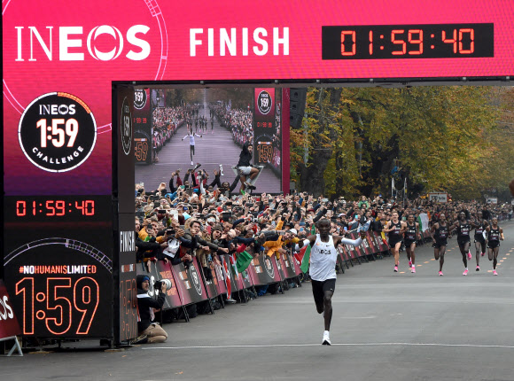 마라톤 ‘2시간 벽’ 깨는 케냐 킵초게