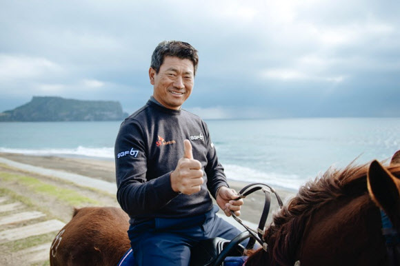 제주에서 승마 체험하는 최경주