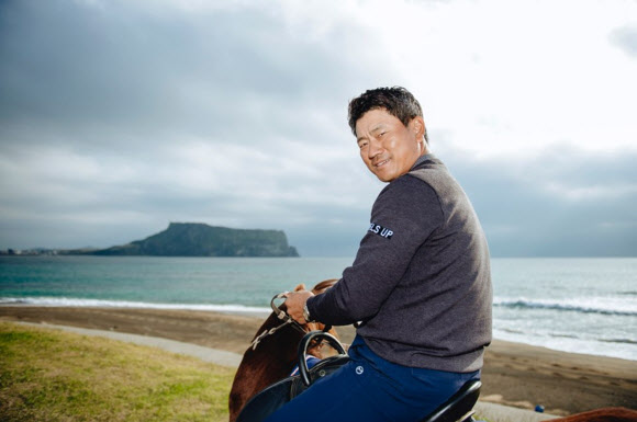 제주에서 승마 체험하는 최경주