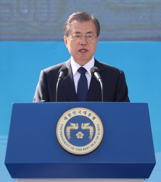 문재인 대통령이 16일 경남 창원시 경남대학교에서 열린 제40주년 부마민주항쟁 기념식에 기념사를 하고 있다. 2019. 10.16. 도준석 기자pado@seoul.co.kr