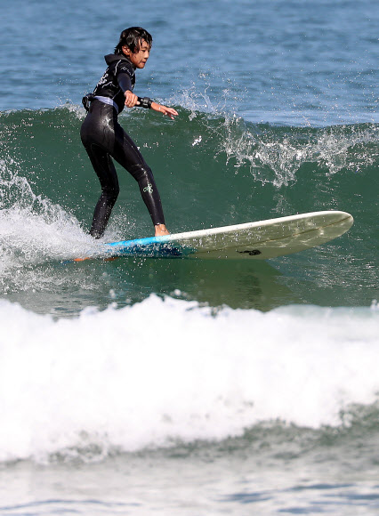 ‘가을 파도 가르며’
