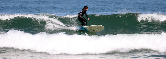 ‘가을 파도 가르며’