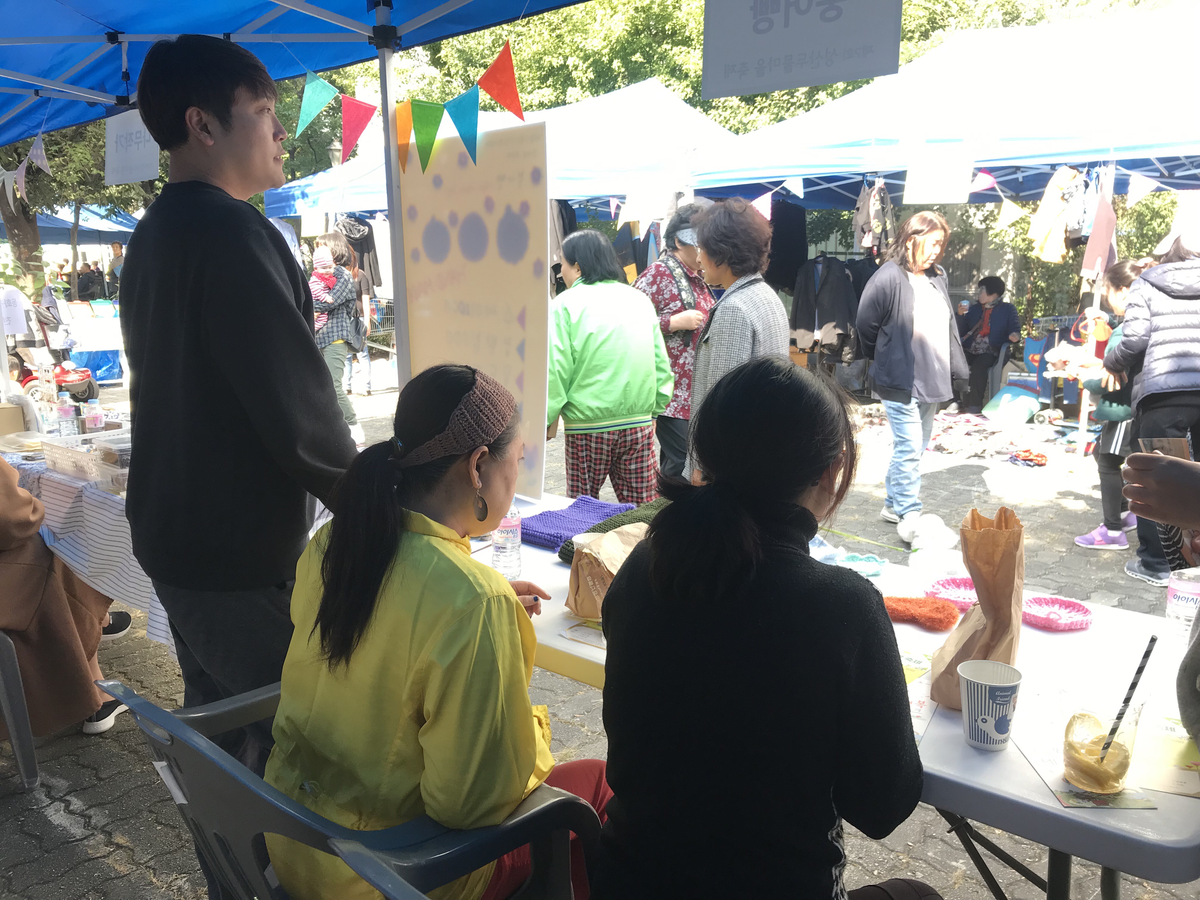 지난 19일 서울 마포구 성산종합복지관 주변에서 열린 ‘제7회 성산두물마을 축제’에 참가한 ‘붕어빵’ 회원들의 모습. 붕어빵 제공 
