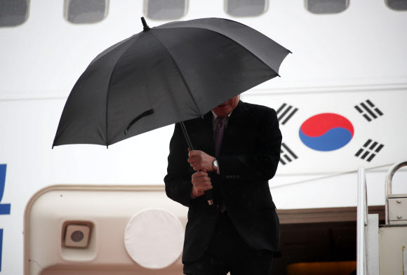 일본 하네다 공항 도착하는 이낙연 총리